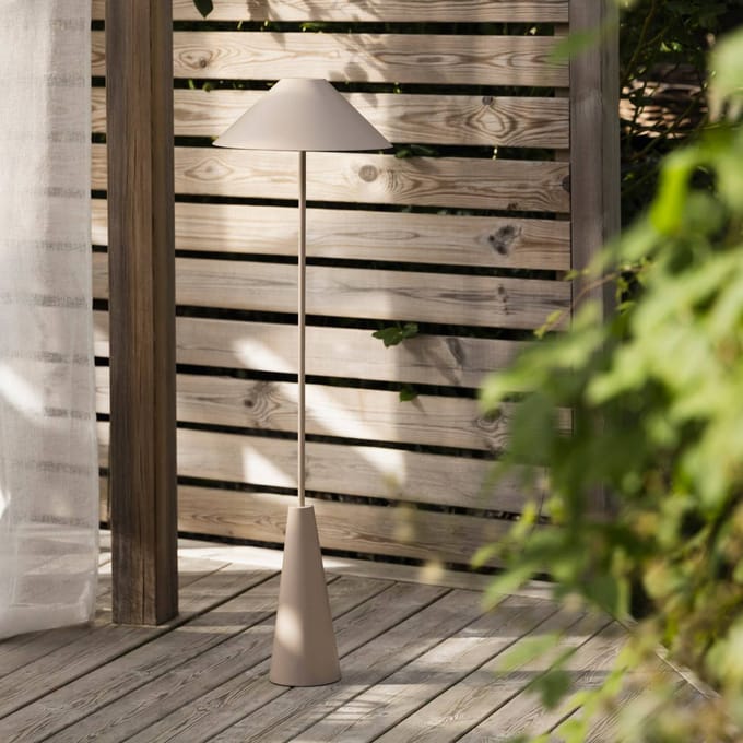 Globen Lighting Accu-buiten vloerlamp Cannes, beige, IP54