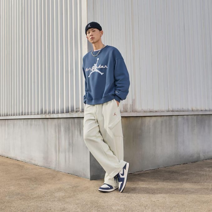 Jordan 1 Low SE Obsidian Suede 47 white