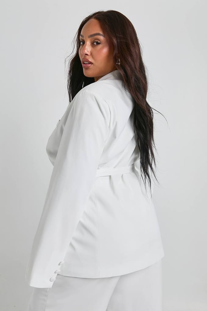 boohoo Dames Plus Getailleerde Strikceintuur Wrap Blazer | Ivory | Maat: 16