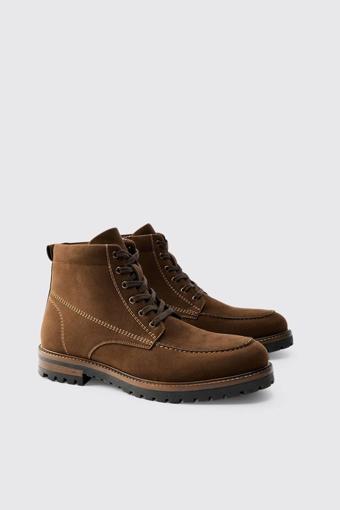 Boot met synthetisch suède, contrasterende stiksels en vetersluiting | Chocolate | Size 43