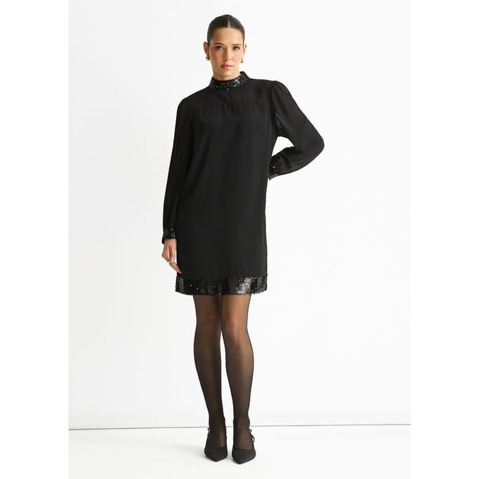 Zwarte mini-jurk met hoge hals, paillettenrand en ceintuur