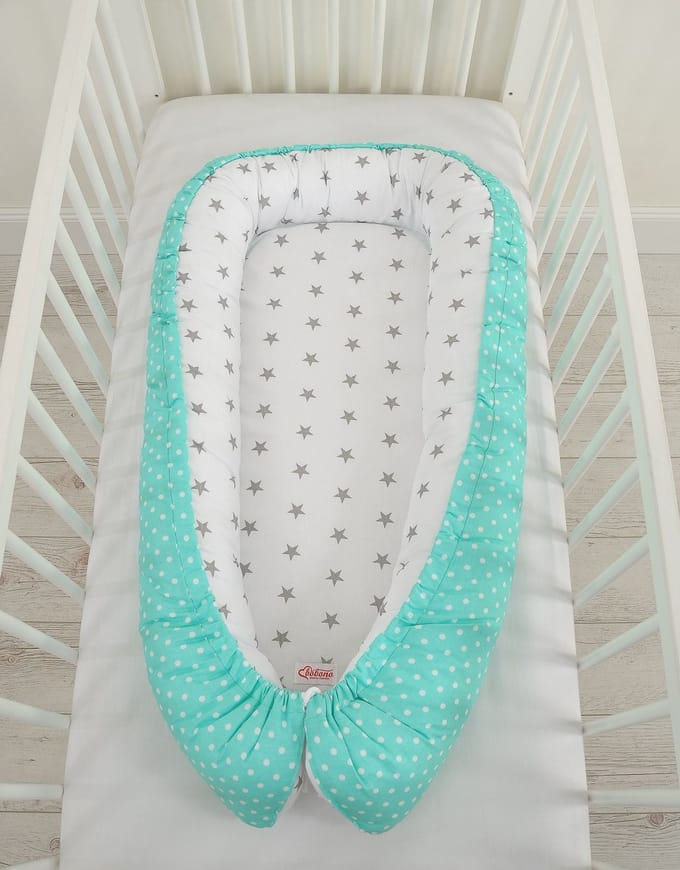 Babynest dubbelzijdig Premium Cocoon voor baby's BOBONO- grijze sterren/stippen op mint