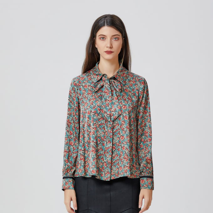 Overhemd met bloemenprint en Ascot-stropdas