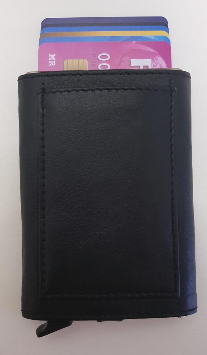 LD hoesje met voorvakje Cardprotector Figuretta RFID zwart