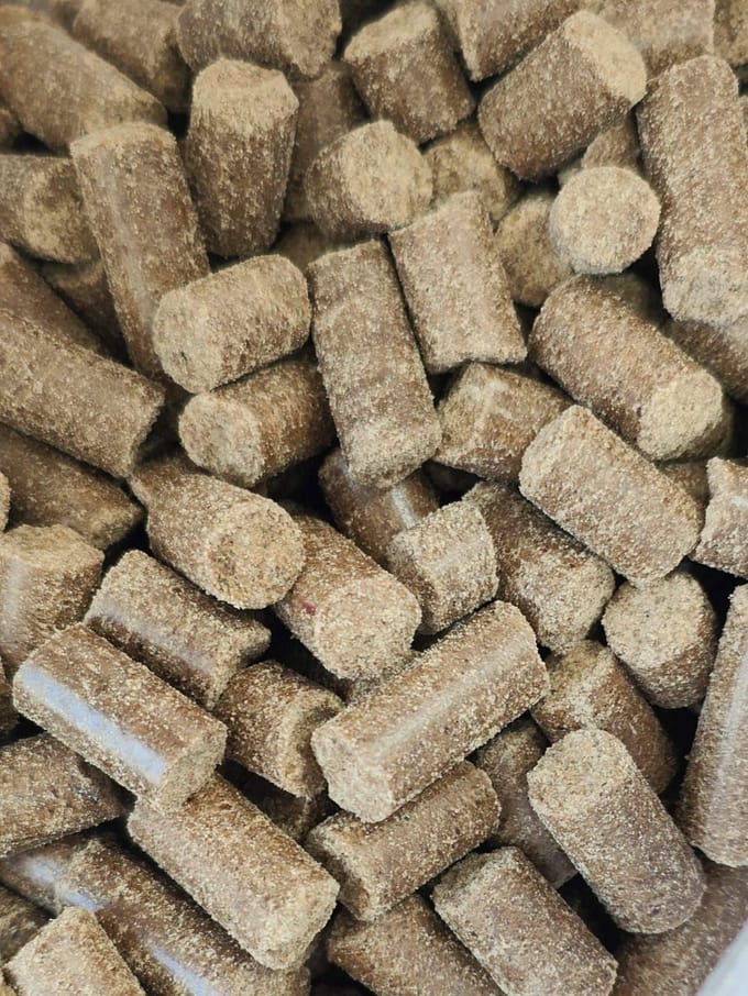 Vleesje koud geperste brok Eend zak 15 kilo