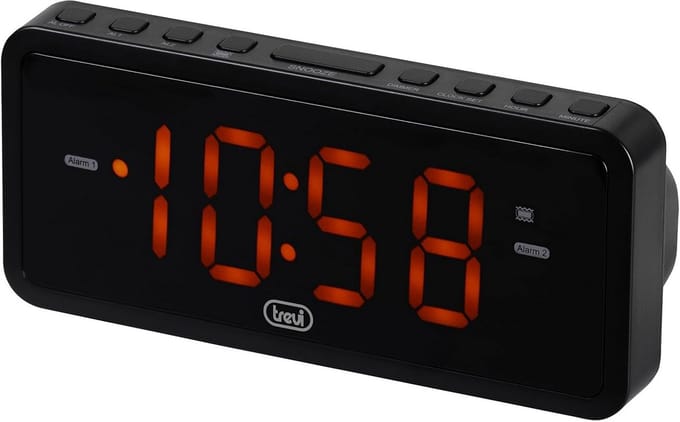 Elektronische wekker met stille secondewijzer en verlichte achtergrond