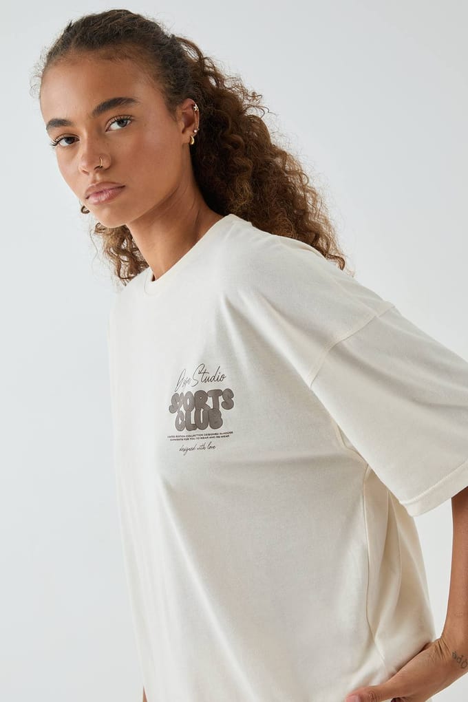 Dames DSGN Studio Sports Bubble Slogan Oversized T-shirt | Steen | Maat: Medium