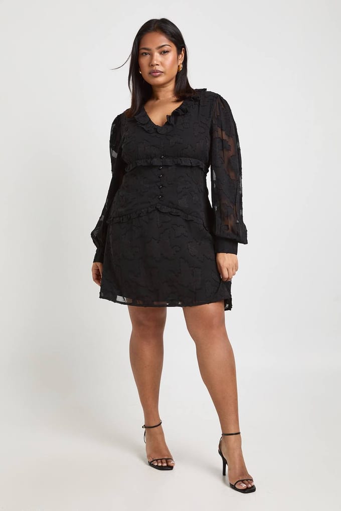 boohoo Dames Plus Burnout Chiffon Ruffle Smock Jurk | Zwart | Maat: 48