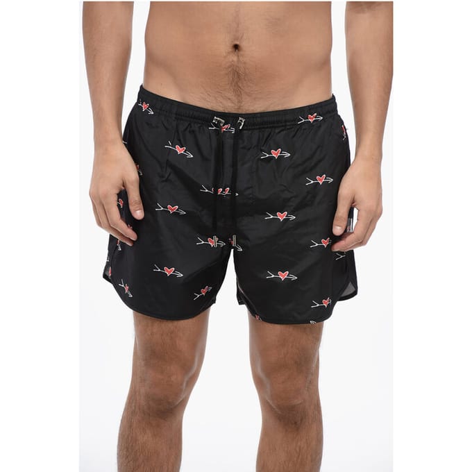 Bedrukte ALL-OVER CUPID zwemshort in zwart, rood