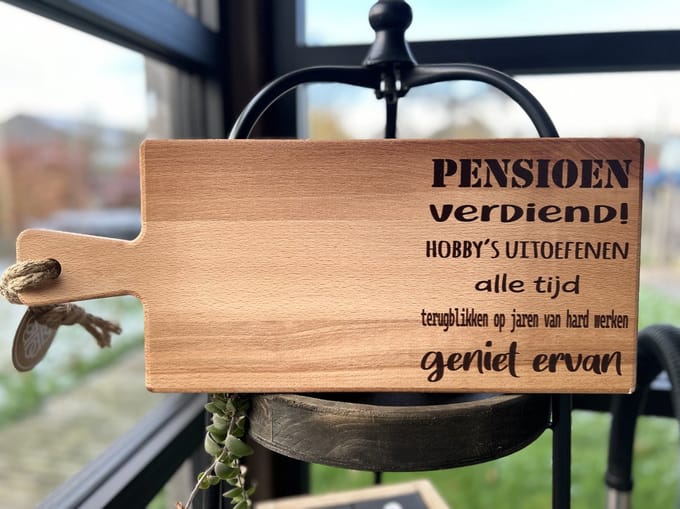 Creaties van hier - Serveerplank - Pensioen - 49 cm - Hout