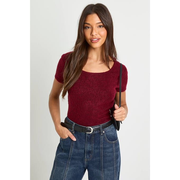 boohoo Dames Getextureerde gebreide crew neck top | Burgundy | Maat: Small