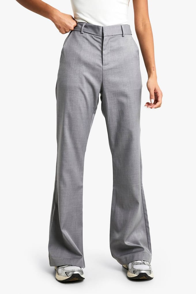 boohoo Dames Gewoven op maat gemaakte flare broek | Houtskool | Maat: 44