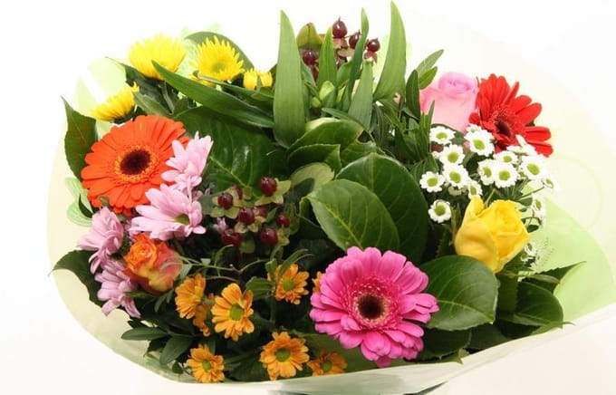 Geslaagd boeketje bloemen mix biedermeier