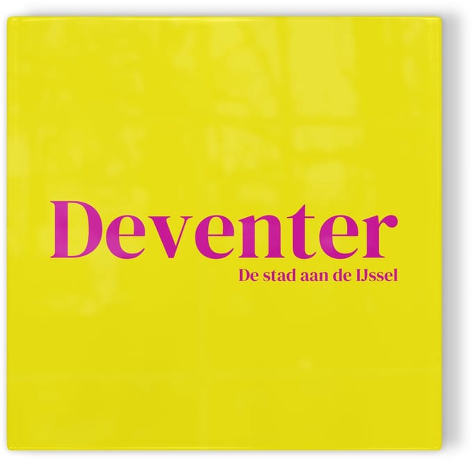 Tegeltje Deventer - geel roze - tegeltje stad - tegeltje met tekst