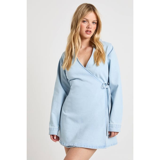 boohoo Dames Petite Wikkel Denim Jurk | Gebleekt | Maat: 40