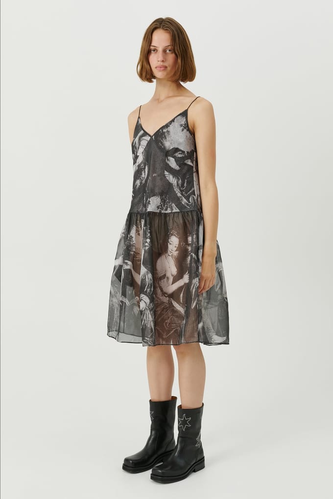 Soulland Tanya Dress Black Aop Maat: M/L | Midi Jurken Outlet | Unisex | Zwart