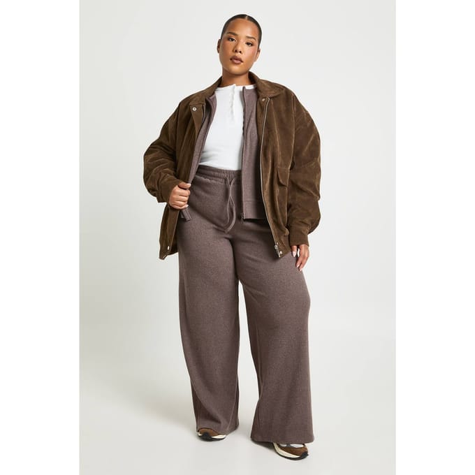 boohoo Dames Plus Gebreide Rib Joggingbroek met wijde pijpen | Chocoladebruin | Maat: 52