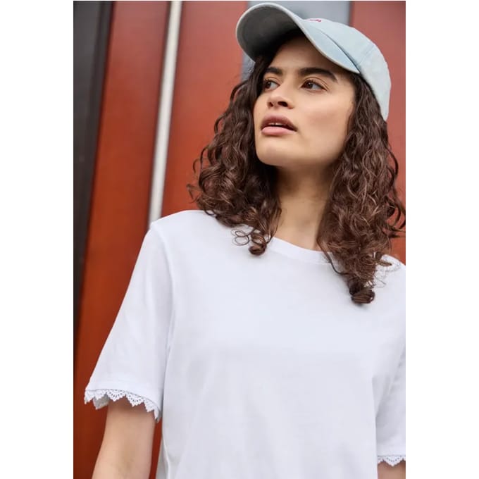 Shirt met gehaakte details op de mouwen