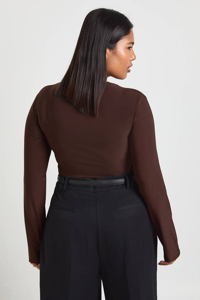 boohoo Dames Plus Dubbele Laag Slinky Lange Mouw Bodysuit | Chocolate | Maat: 16