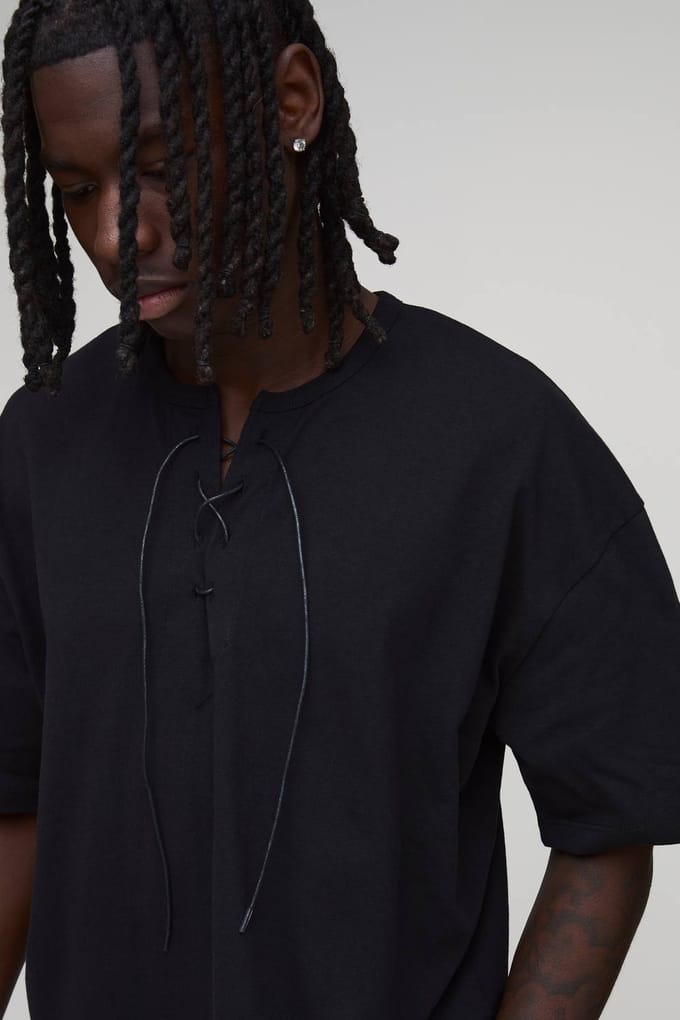 Oversized Boxy T-shirt Met Trekkoord En V-hals | Black | Size Large