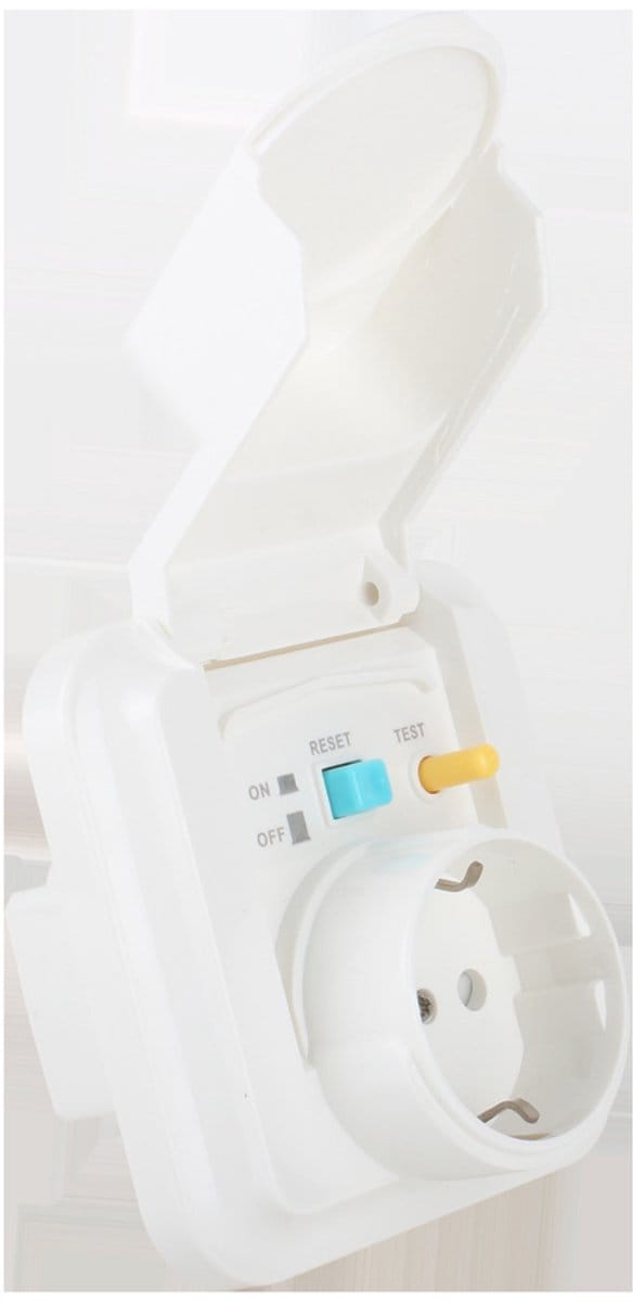 RELTECH aardlekcontactdoos, 230 V~, 16 A, 30mA