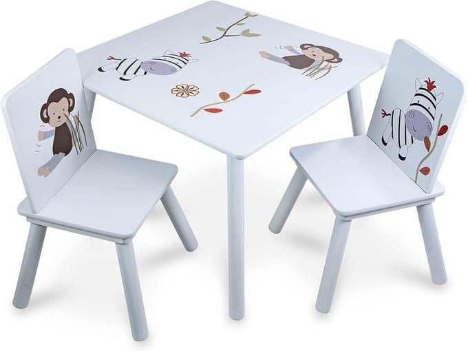 Houten bijzettafel met 2 kinderstoelen en dierpatronen