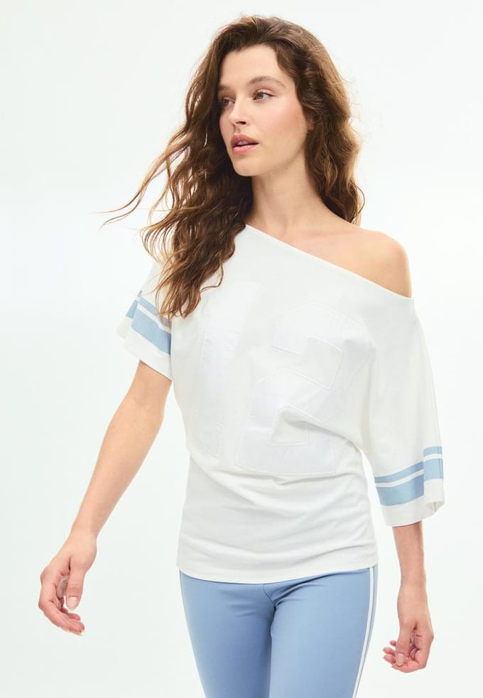Stradivarius Asymmetrisch T-shirt met borduurwerk  Ecru S