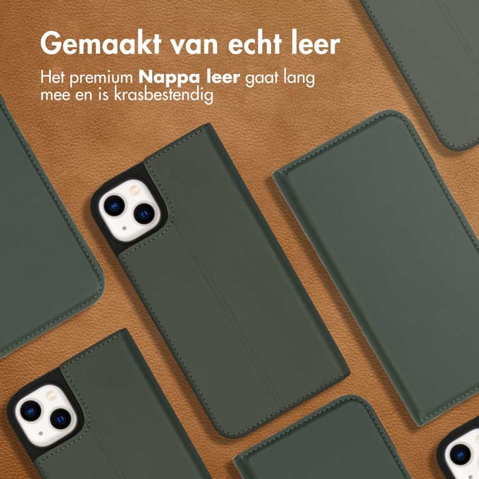 Accezz Hoesje - Geschikt voor Apple iPhone 14 Plus - Premium Leather Slim Bookcase - Groen