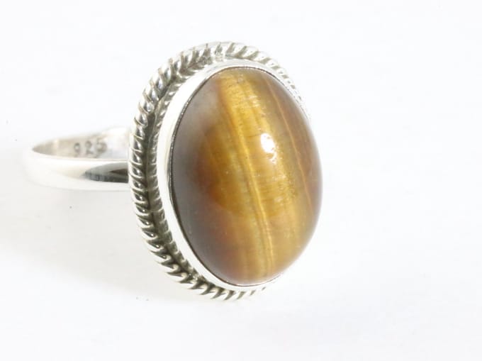 Bewerkte ovale zilveren ring met tijgeroog - maat 17