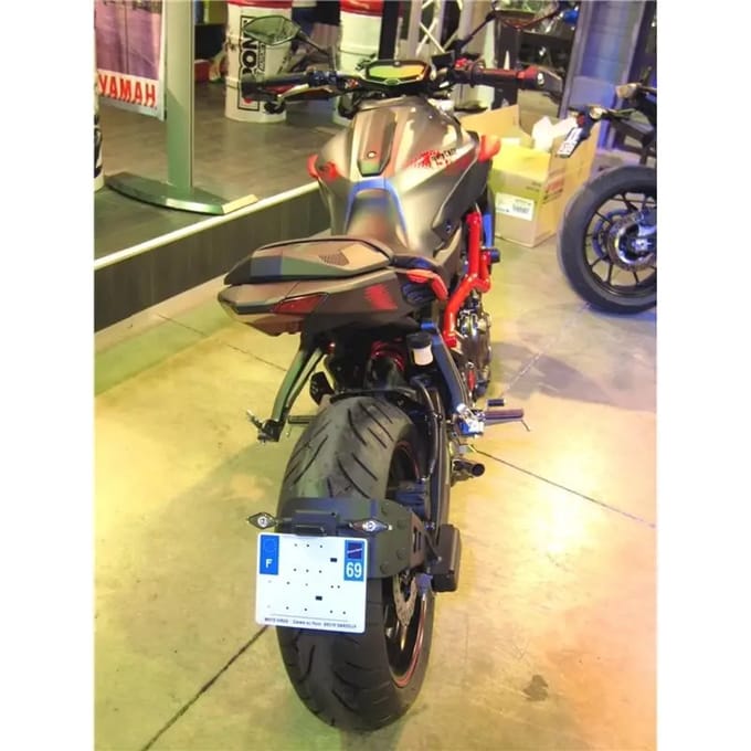Motorfiets kentekenplaat houder vlak bij het wiel Access Design Yamaha Mt07