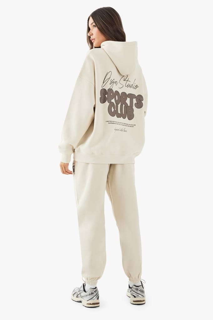 boohoo Dames DSGN Studio Sports Bubble Slogan Cuffed Oversized Jogger | Stone | Maat: Small