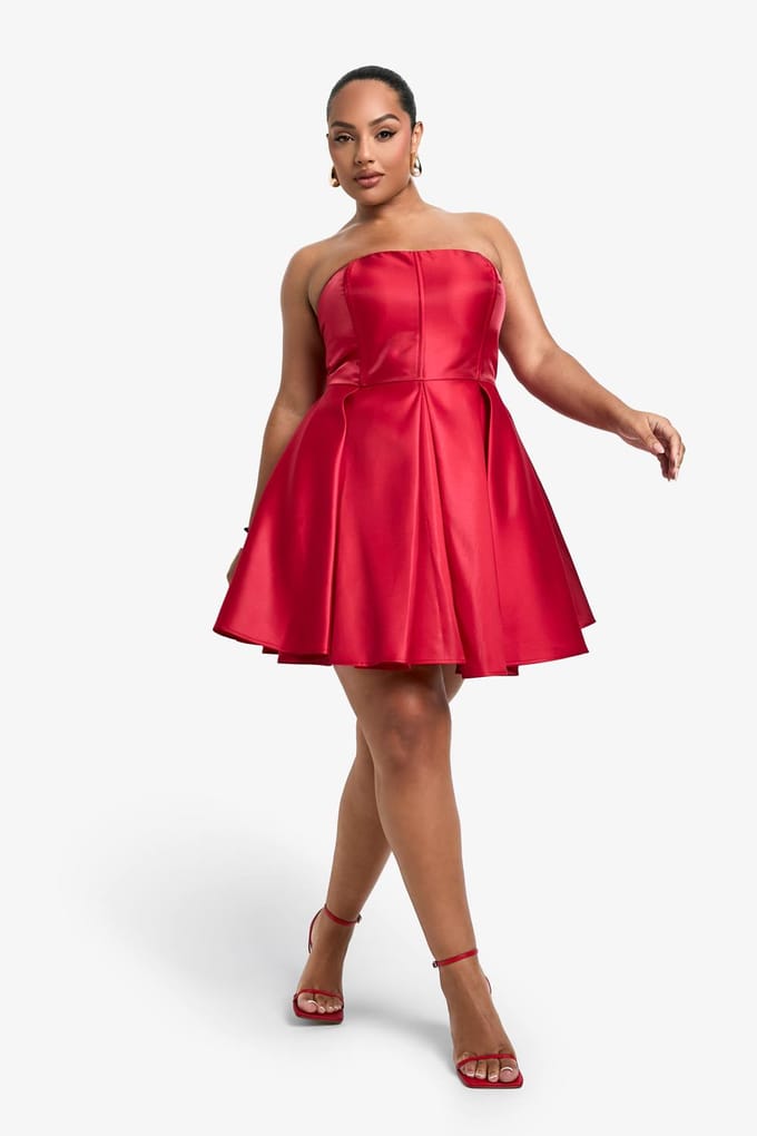boohoo Dames Plus Bandeau geplooide skaterjurk | Rood | Maat: 44