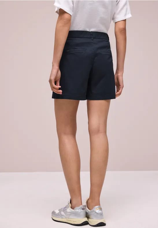 Mid Waist chino shorts in een casual pasvorm