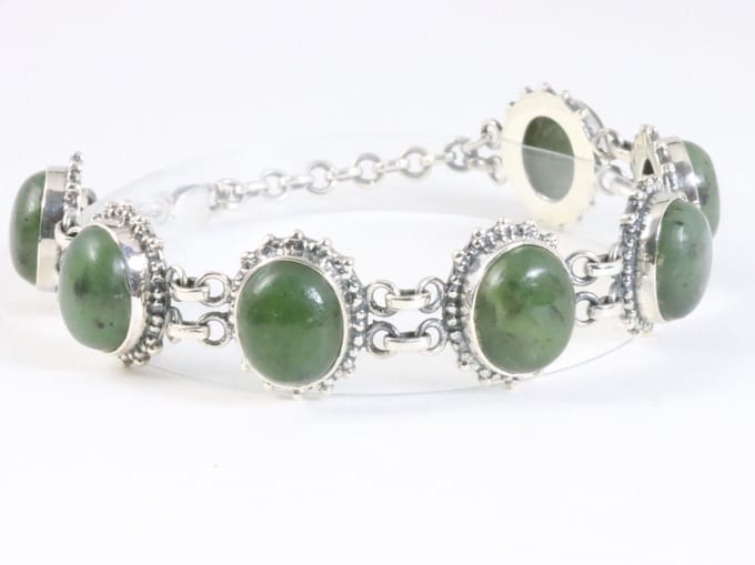 Zware bewerkte zilveren armband met jade
