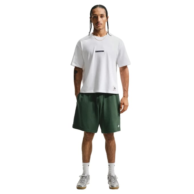 Nike club knit short in de kleur groen.