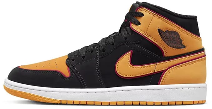 Jordan 1 Mid SE 'Black Vivid Orange' (GS) - Maat 36