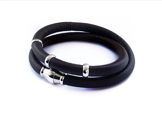 NIEUW! Jolla - dames wikkelarmband - zilver - leer - magneetsluiting - bedels - Basic Silver - Donker Bruin