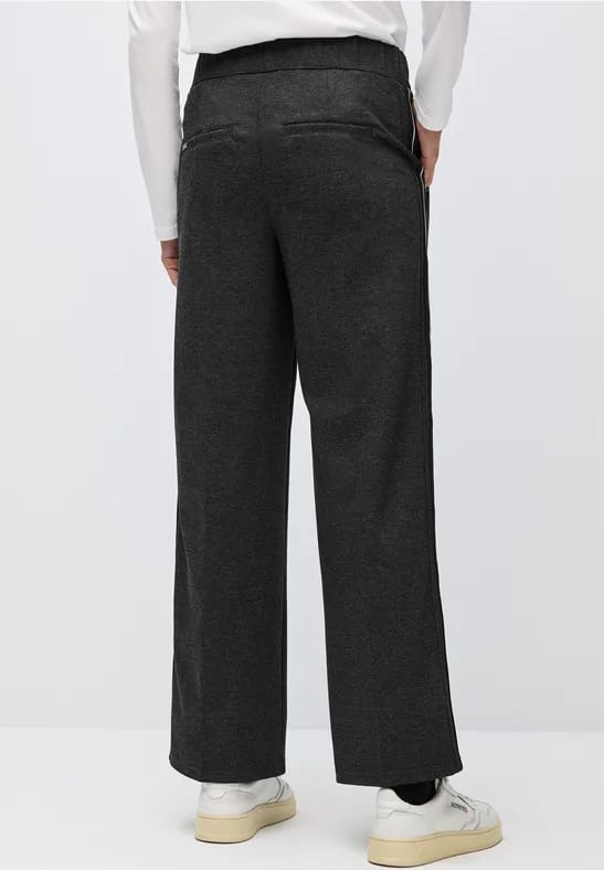 Broek met rechte pijpen en tape