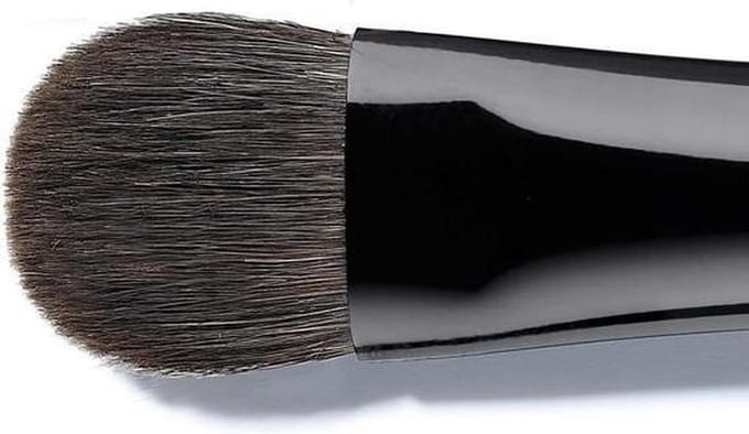Claudia Schiffer - Large Eye Shadow Brush