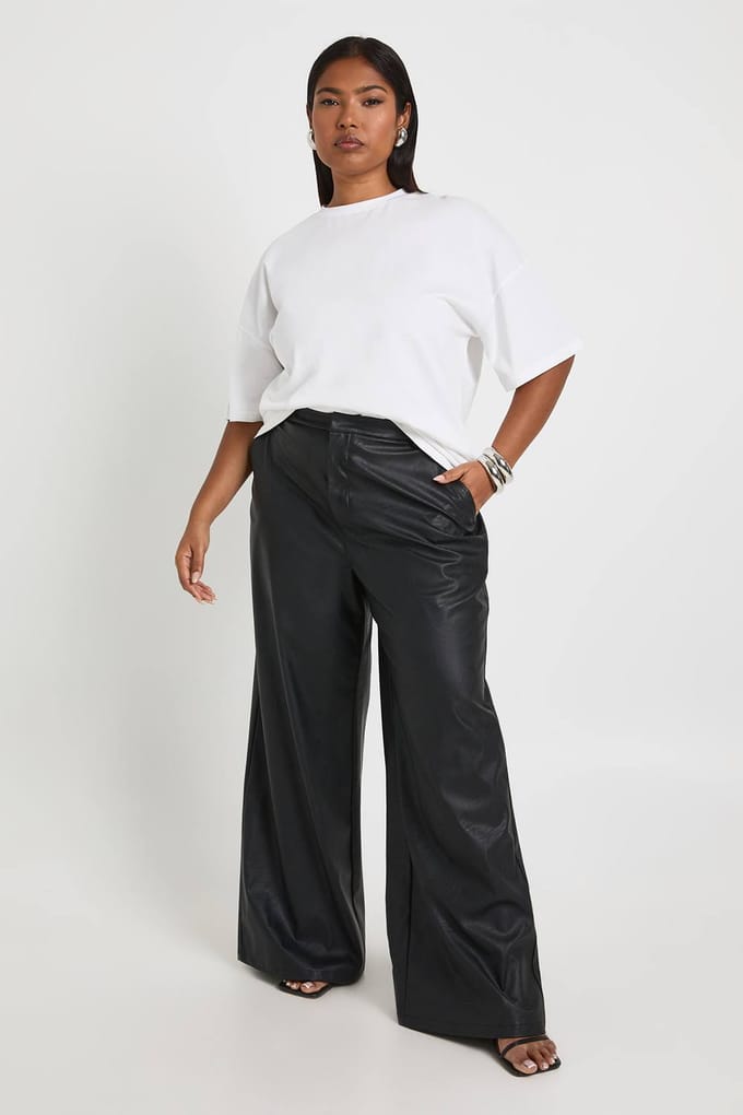 boohoo Dames Plus Kunstleren Broek met Wijde Pijpen | Black | Maat: 24