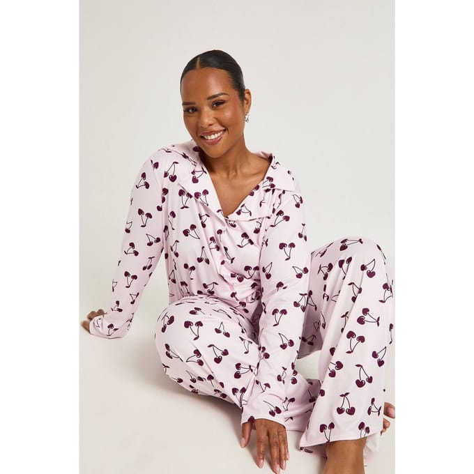 boohoo Dames Plus Kersenprint Pyjamasset met lange mouwen & broek | Light Pink | Maat: 20