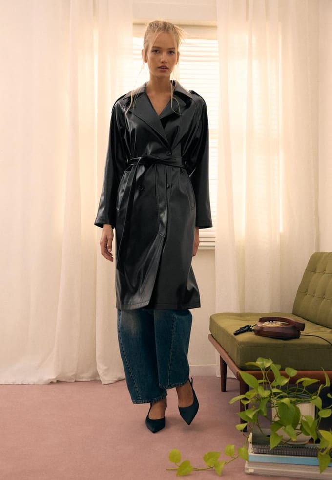 Stradivarius Lange trenchcoat met leereffect  Zwart S