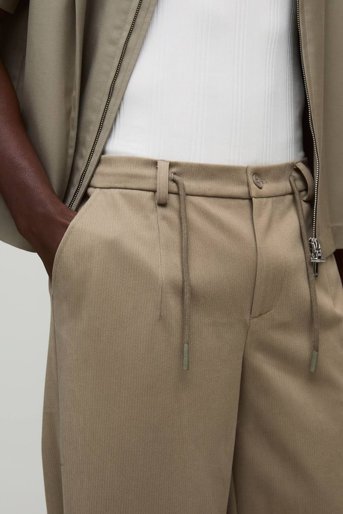 Broek met ontspannen pasvorm, half-en-half tailleband en textuur | Taupe | Size Medium