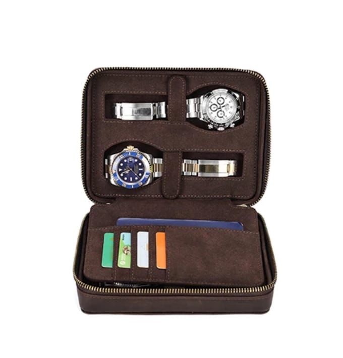 BUGOLINI Caia – Multifunctionele Horloge Houder – Met Sleuven Voor 4 Pasjes En 1 Sleuf Voor Paspoort – Echt Leer - Bruin