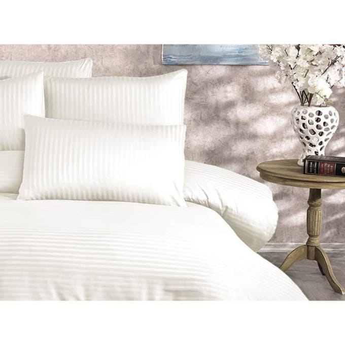 Beddengoed set - 1 dekbedovertrek 220 x 240 cm + 2 kussenslopen 60 x 60 cm - 70% polyester, 30% katoen - Crème