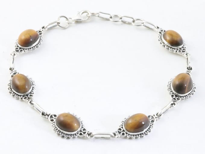 Fijne bewerkte zilveren armband met tijgeroog
