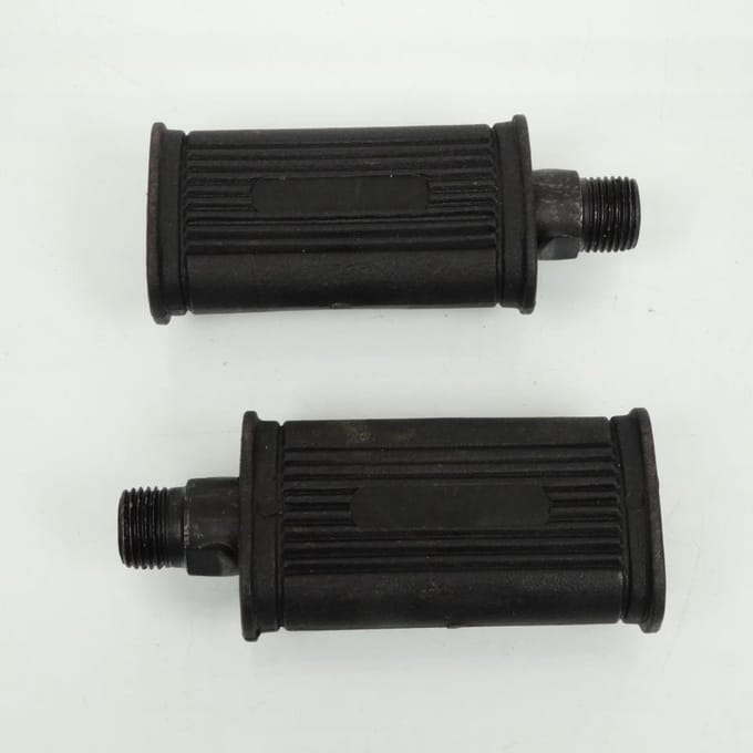 Paire de pédale noir type Notario M14x1.25 pour mobylette Peugeot 103 cyclo mob