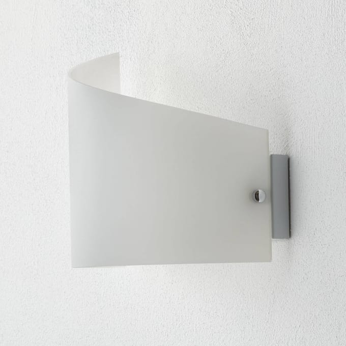Fabas Luce Wandlamp Moa met gebogen glazen kap