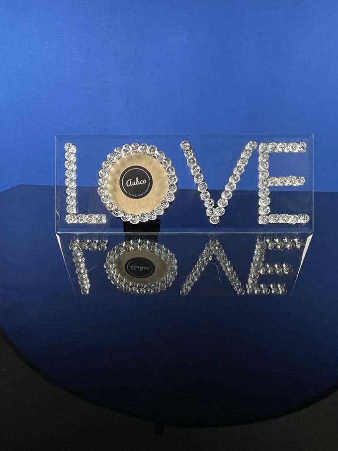 Luxe “LOVE” Fotolijstje met Kristallen – Romantisch en Elegant Design