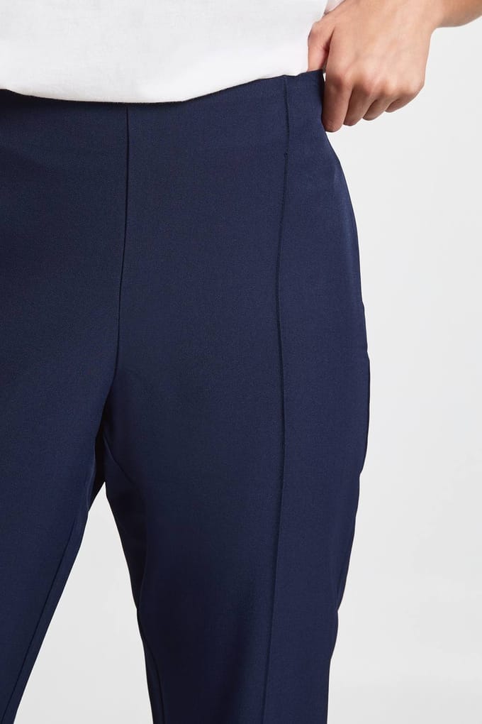 Dames Boohoo Basics Getailleerde Toelopende Broek | Navy | Maat: 6
